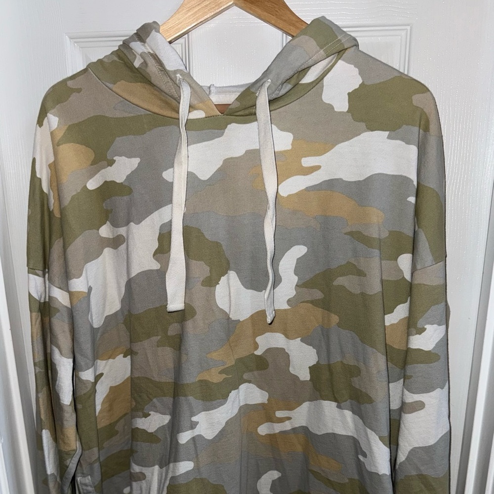Aerie Camo Long Sleeve Hoodie Sweatshirt Womens XL Side Slit Oversized Comfy